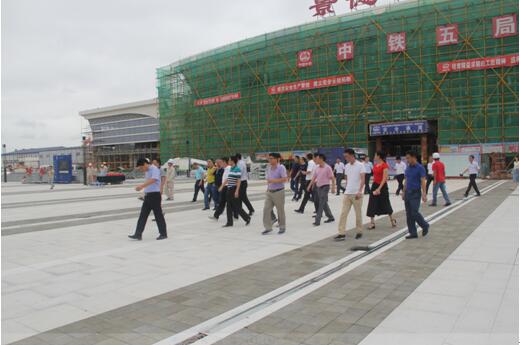 喜迎十九大，身邊看變化——我市干部賢內(nèi)助、鄉(xiāng)鎮(zhèn)街道負責人參觀高鐵商務(wù)區(qū)