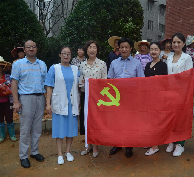 炎炎夏日送清涼，點滴關懷暖人心——城投集團各黨支部開展“送清涼”慰問一線員工活動