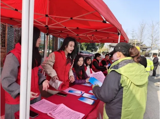 市城投集團(tuán)開展憲法宣傳周集中宣傳活動